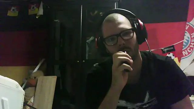 Snapshot of Die-geile-Sau chatting on October 27, 8:54 pm Die-geile-Sau online show from October 27, 8:54 pm