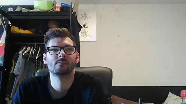 Snapshot of Die-geile-Sau chatting on May 4, 1:25 pm Die-geile-Sau online show from May 4, 1:25 pm