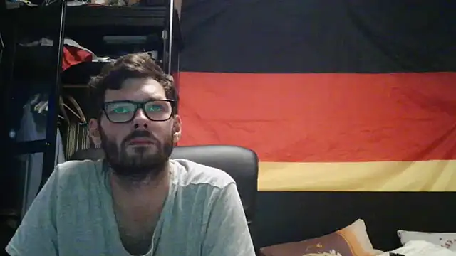 Snapshot of Die-geile-Sau chatting on June 27, 7:42 pm Die-geile-Sau online show from June 27, 7:42 pm