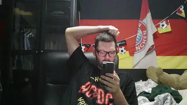 Snapshot of Die-geile-Sau chatting on February 24, 9:15 pm Die-geile-Sau online show from February 24, 9:15 pm