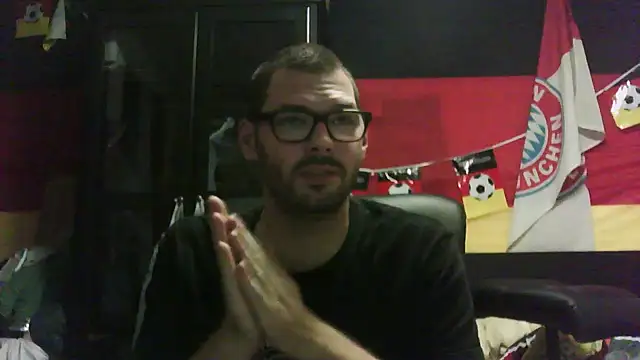 Snapshot of Die-geile-Sau chatting on November 17, 7:51 pm Die-geile-Sau online show from November 17, 7:51 pm