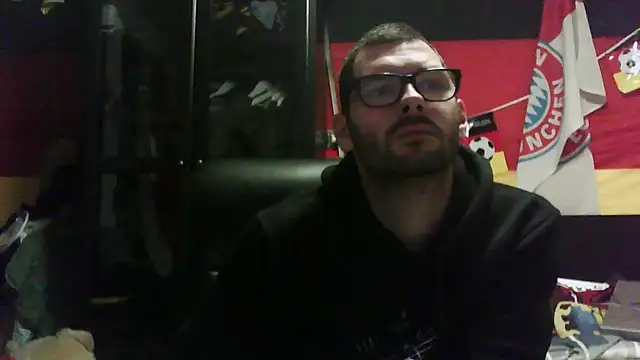 Snapshot of Die-geile-Sau chatting on November 24, 4:07 pm Die-geile-Sau online show from November 24, 4:07 pm