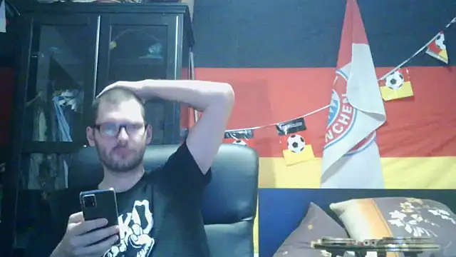 Snapshot of Die-geile-Sau chatting on January 15, 8:45 pm Die-geile-Sau online show from January 15, 8:45 pm