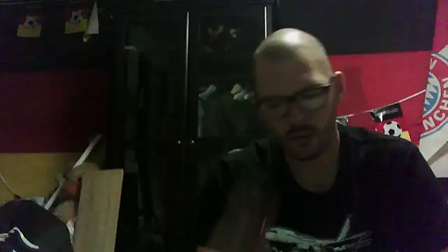 Snapshot of Die-geile-Sau chatting on October 4, 7:26 pm Die-geile-Sau online show from October 4, 7:26 pm