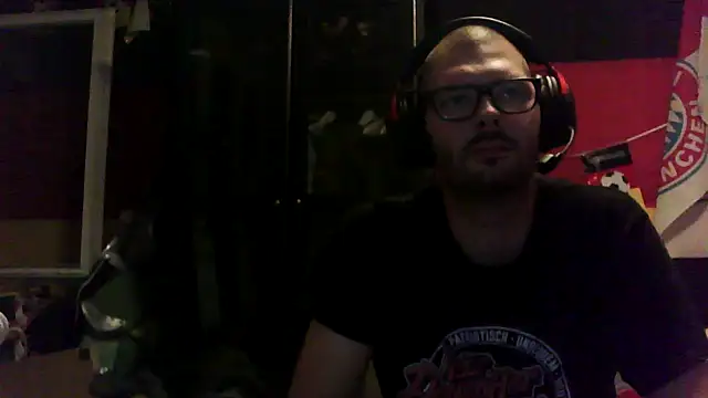 Snapshot of Die-geile-Sau chatting on September 15, 9:26 pm Die-geile-Sau online show from September 15, 9:26 pm