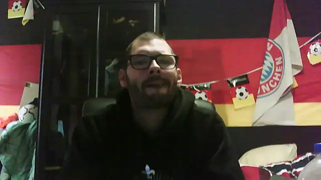 Snapshot of Die-geile-Sau chatting on November 11, 1:28 pm Die-geile-Sau online show from November 11, 1:28 pm