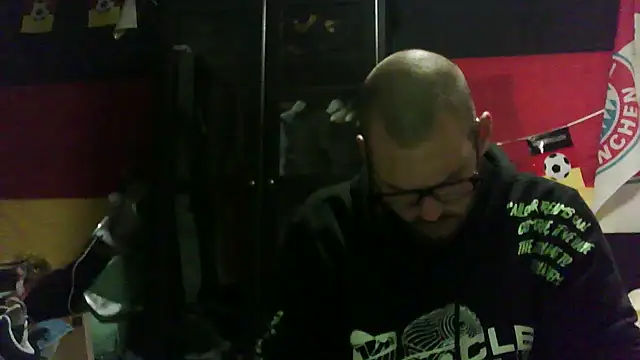 Snapshot of Die-geile-Sau chatting on September 25, 7:09 pm Die-geile-Sau online show from September 25, 7:09 pm