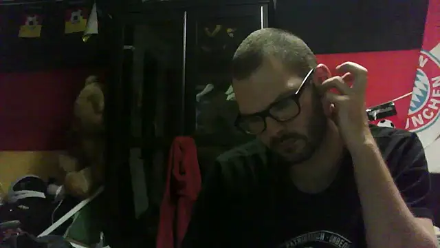 Snapshot of Die-geile-Sau chatting on November 5, 8:12 pm Die-geile-Sau online show from November 5, 8:12 pm