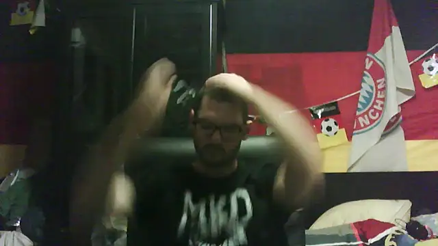 Snapshot of Die-geile-Sau chatting on November 18, 8:12 pm Die-geile-Sau online show from November 18, 8:12 pm