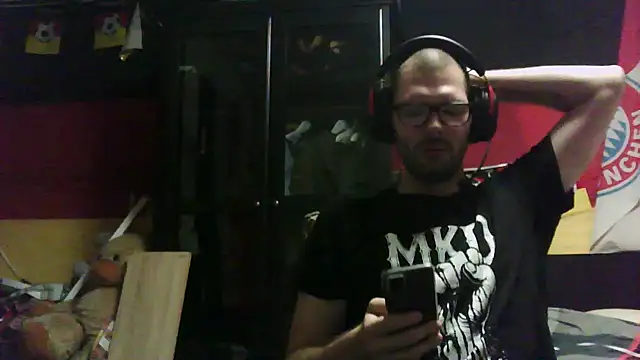 Snapshot of Die-geile-Sau chatting on October 31, 10:05 pm Die-geile-Sau online show from October 31, 10:05 pm