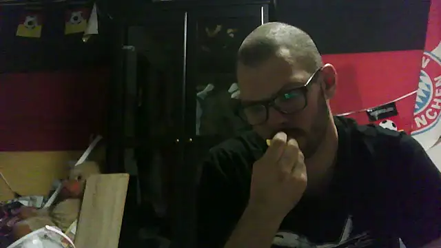 Snapshot of Die-geile-Sau chatting on October 29, 5:45 pm Die-geile-Sau online show from October 29, 5:45 pm