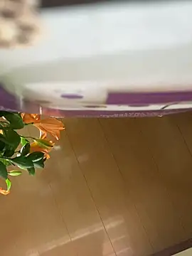 Vaiolet a online show from March 12, 7:47 pm
