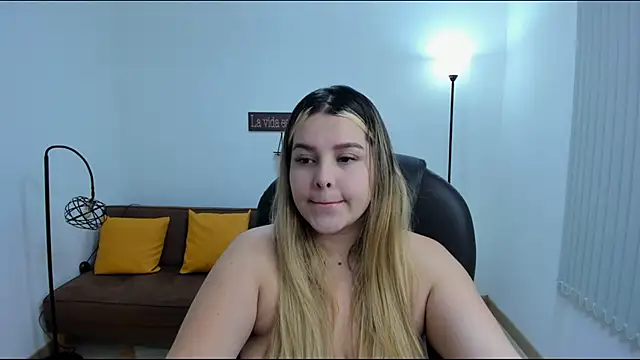 Snapshot of camiilaa1 chatting on February 7, 7:40 am camiilaa1 online show from February 7, 7:40 am