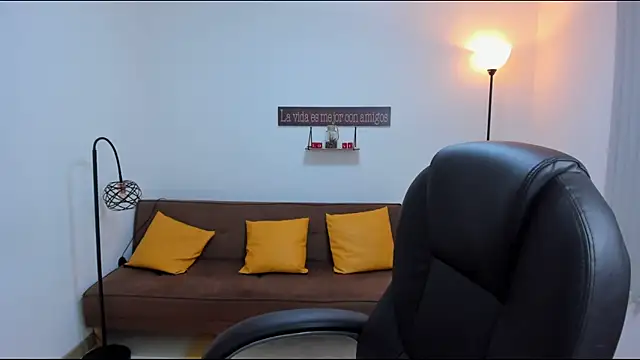 Snapshot of camiilaa1 chatting on February 15, 4:58 am camiilaa1 online show from February 15, 4:58 am