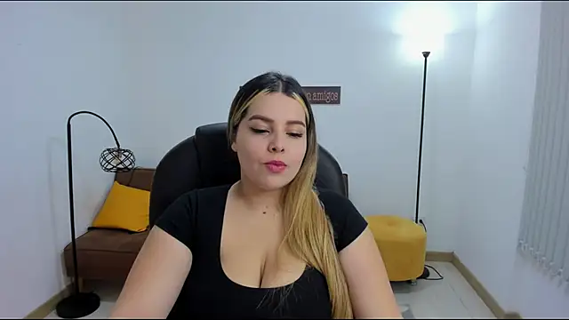 Snapshot of camiilaa1 chatting on February 10, 4:19 am camiilaa1 online show from February 10, 4:19 am