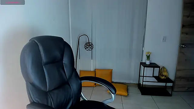 Snapshot of camiilaa1 chatting on September 9, 3:27 am camiilaa1 online show from September 9, 3:27 am