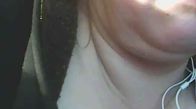 Snapshot of deluxpussy chatting on March 6, 8:27 pm deluxpussy online show from March 6, 8:27 pm