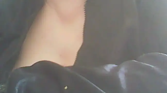 Snapshot of deluxpussy chatting on March 12, 7:46 am deluxpussy online show from March 12, 7:46 am