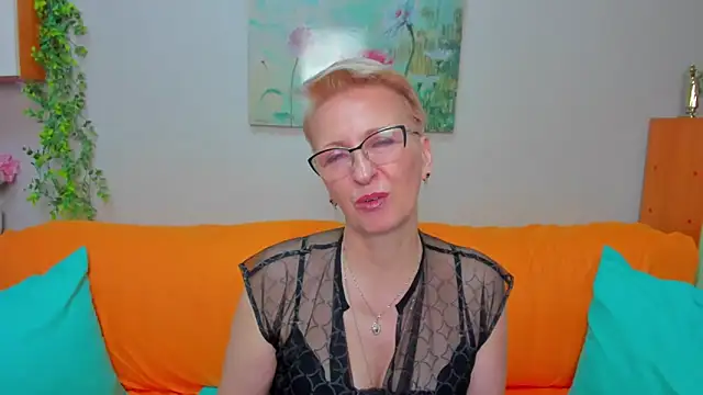 iamyourdream89 online show from April 8, 12:39 pm