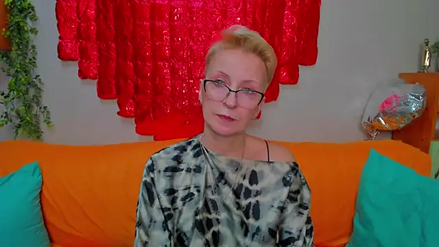 iamyourdream89 online show from February 8, 5:54 pm