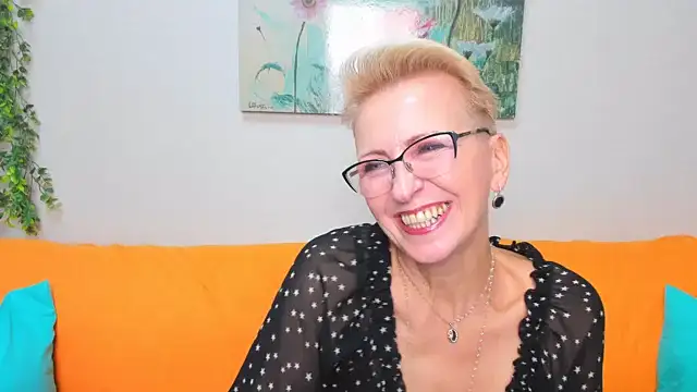 iamyourdream89 online show from November 8, 9:35 am