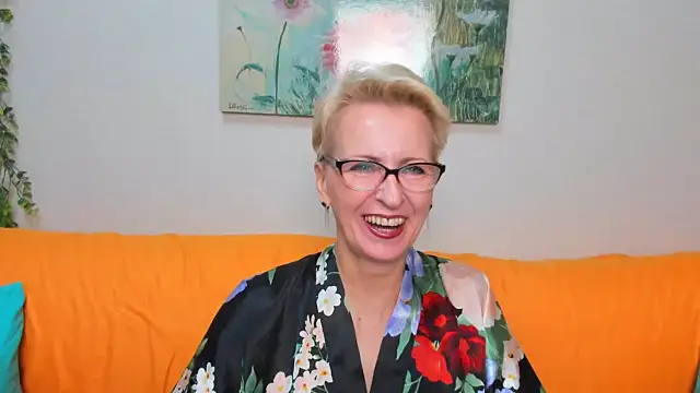 iamyourdream89 online show from October 18, 1:24 pm