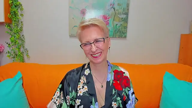 iamyourdream89 online show from April 22, 2:13 pm