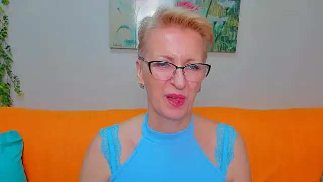 iamyourdream89 online show from April 18, 7:07 pm