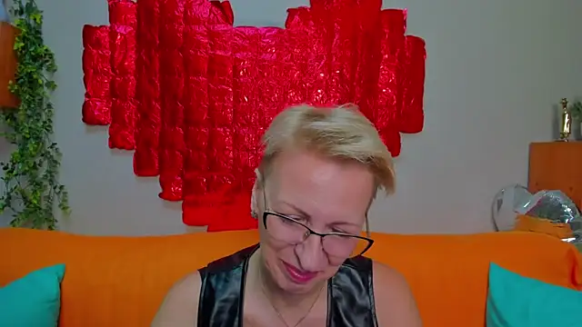 iamyourdream89 online show from February 12, 1:55 pm