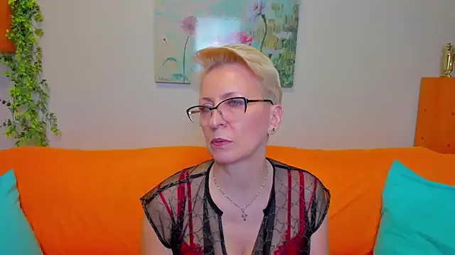 iamyourdream89 online show from March 25, 2:38 pm