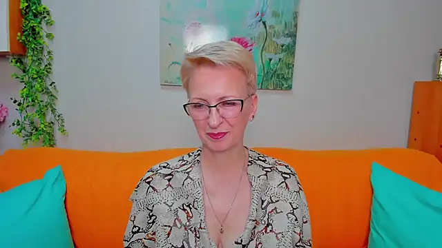 iamyourdream89 online show from April 13, 2:43 pm