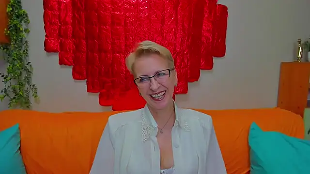 iamyourdream89 online show from February 22, 5:25 pm