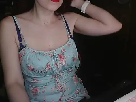 norahrosss online show from April 20, 7:04 pm