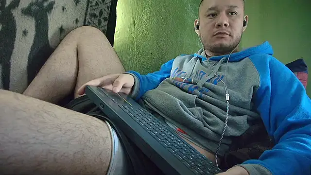 Snapshot of sweet_cock28 chatting on February 7, 3:31 pm sweet cock28 online show from February 7, 3:31 pm