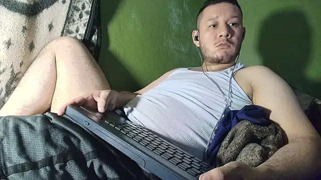 Snapshot of sweet_cock28 chatting on December 5, 4:00 am sweet cock28 online show from December 5, 4:00 am