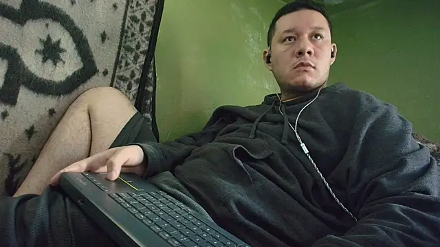 Snapshot of sweet_cock28 chatting on January 14, 3:37 pm sweet cock28 online show from January 14, 3:37 pm