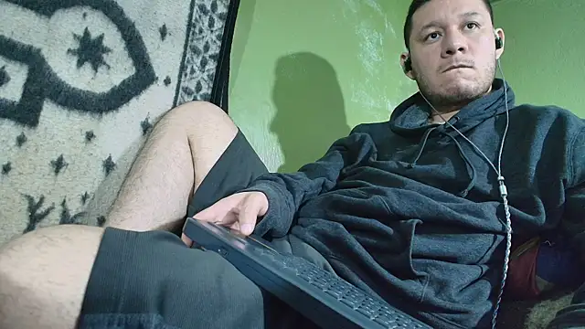 Snapshot of sweet_cock28 chatting on January 11, 4:14 pm sweet cock28 online show from January 11, 4:14 pm