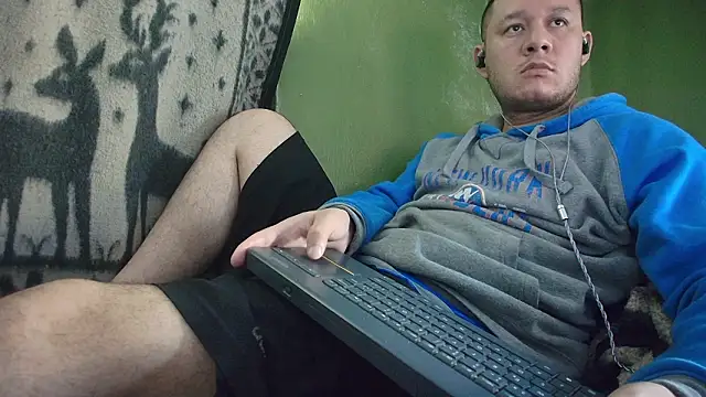 Snapshot of sweet_cock28 chatting on February 13, 3:23 pm sweet cock28 online show from February 13, 3:23 pm