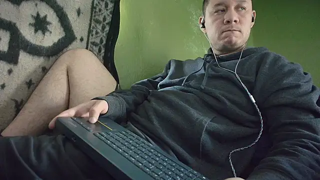 Snapshot of sweet_cock28 chatting on January 12, 3:19 pm sweet cock28 online show from January 12, 3:19 pm