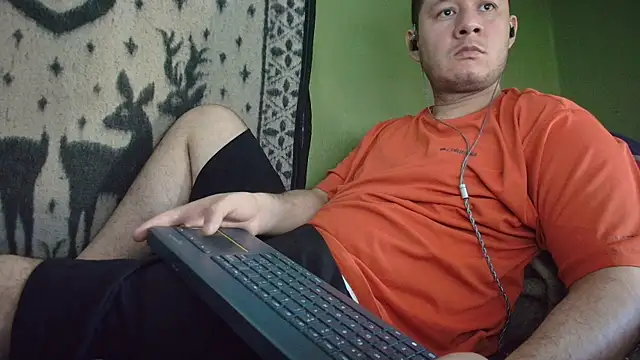 sweet cock28 online show from May 28, 3:18 pm