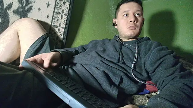 Snapshot of sweet_cock28 chatting on February 4, 3:23 am sweet cock28 online show from February 4, 3:23 am