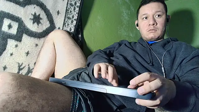 Snapshot of sweet_cock28 chatting on January 15, 3:43 am sweet cock28 online show from January 15, 3:43 am