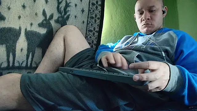 Snapshot of sweet_cock28 chatting on February 9, 3:32 pm sweet cock28 online show from February 9, 3:32 pm