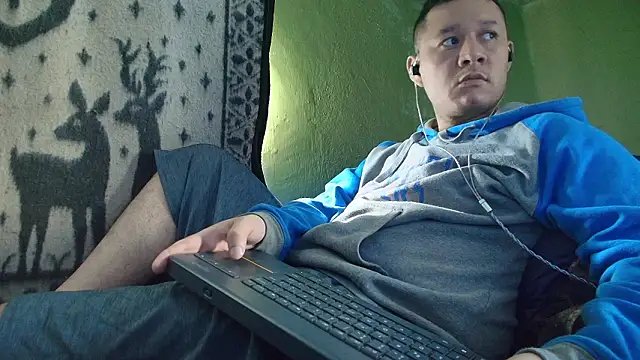 Snapshot of sweet_cock28 chatting on February 17, 3:31 pm sweet cock28 online show from February 17, 3:31 pm