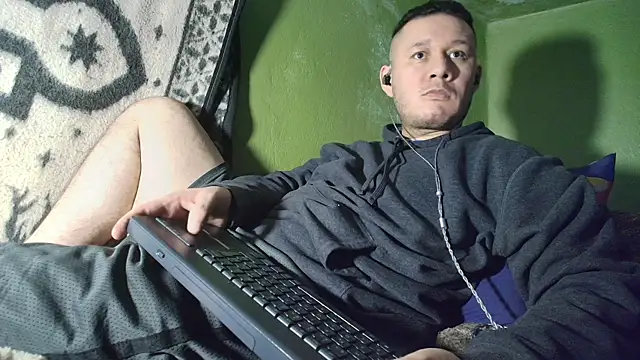 Snapshot of sweet_cock28 chatting on January 17, 3:21 am sweet cock28 online show from January 17, 3:21 am