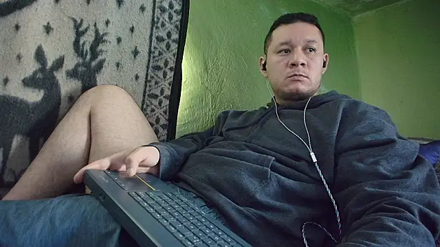 Snapshot of sweet_cock28 chatting on February 24, 3:24 pm sweet cock28 online show from February 24, 3:24 pm