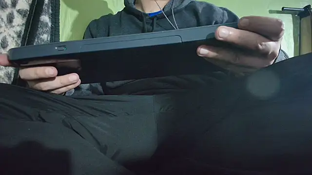 Snapshot of sweet_cock28 chatting on January 18, 3:32 am sweet cock28 online show from January 18, 3:32 am