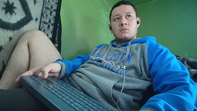 Snapshot of sweet_cock28 chatting on December 18, 4:00 pm sweet cock28 online show from December 18, 4:00 pm