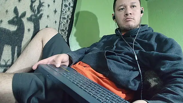 Snapshot of sweet_cock28 chatting on February 1, 2:04 pm sweet cock28 online show from February 1, 2:04 pm