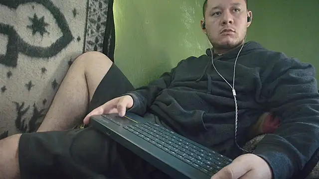 Snapshot of sweet_cock28 chatting on January 8, 3:40 pm sweet cock28 online show from January 8, 3:40 pm
